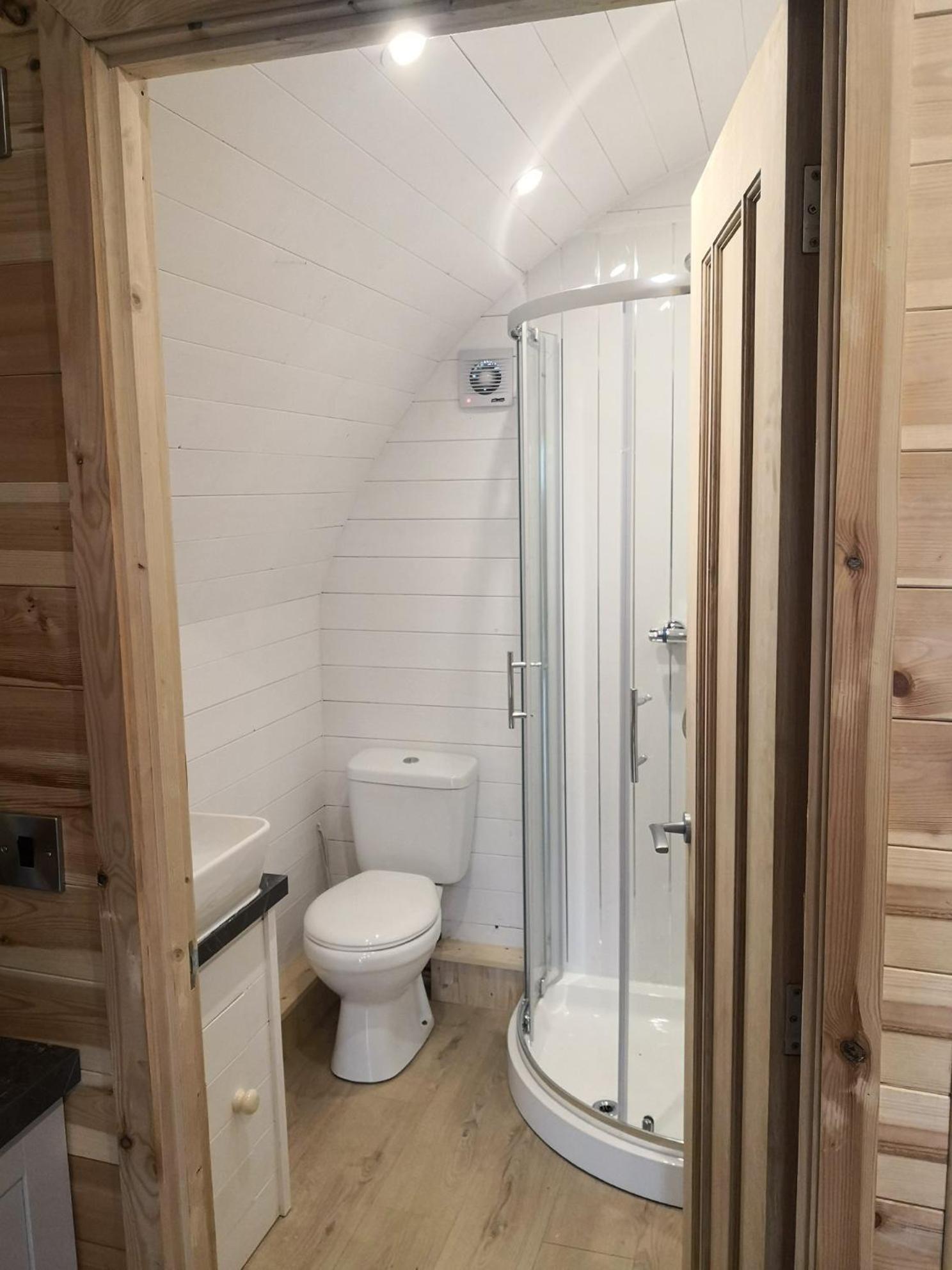 Willa Pond View Pod 1 With Outdoor Hot Tub - Fife - Loch Leven - Lomond Hills Kelty Zewnętrze zdjęcie